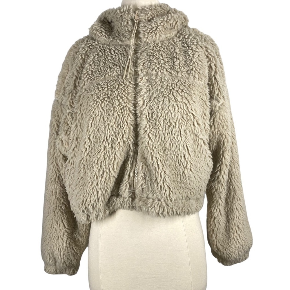 URBAN OUTFITTERS BDG Cropped Teddy Jacket